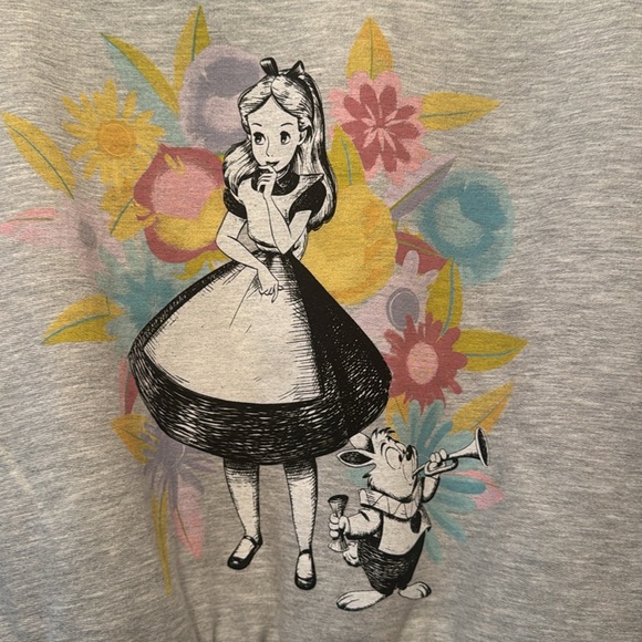 Disney Gray Crew Neck Sweater w/Alice in Wonderland theme sz L - Picture 2 of 5